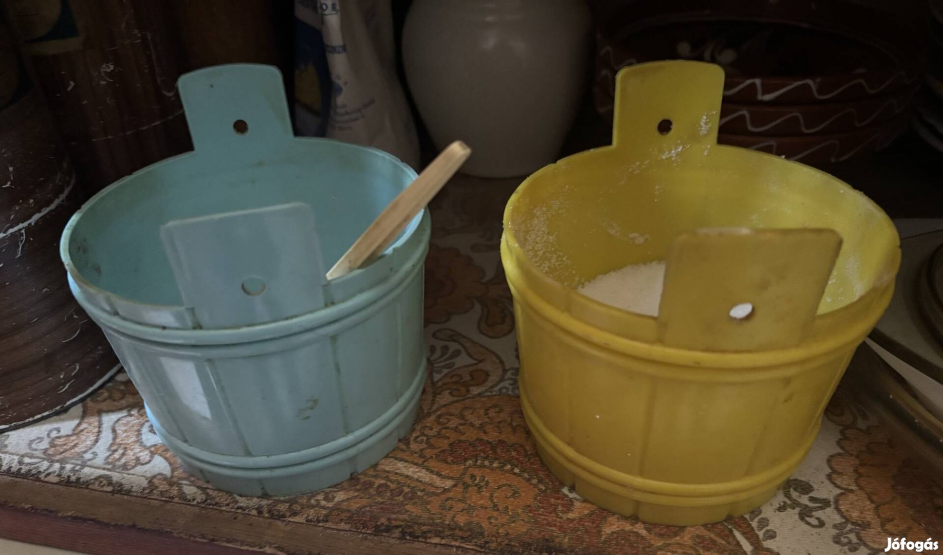 Retro műanyag fűszer tartó hordok 