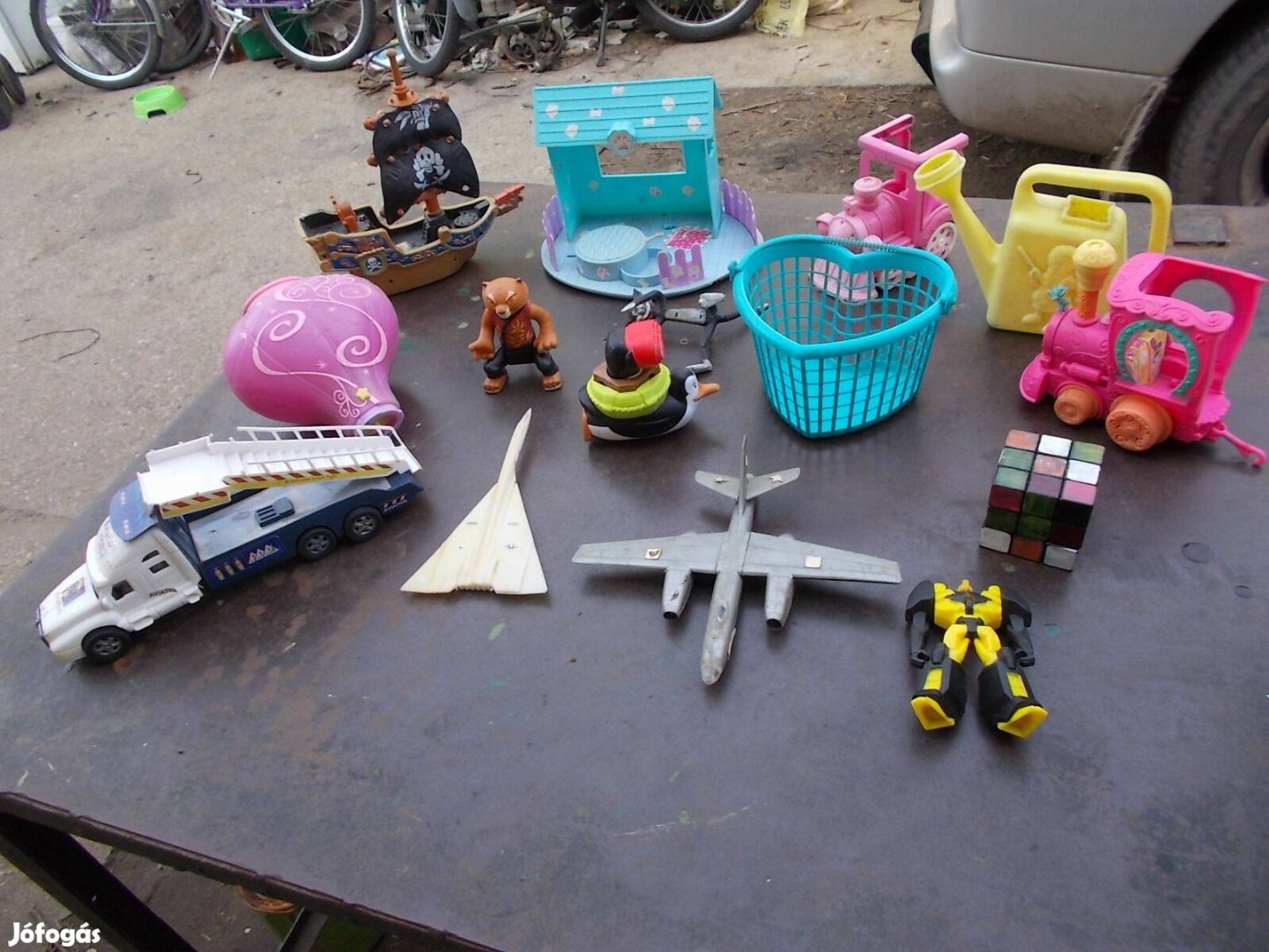 Retro műanyag gyerek játékok egyben repülő kamion hajó stb