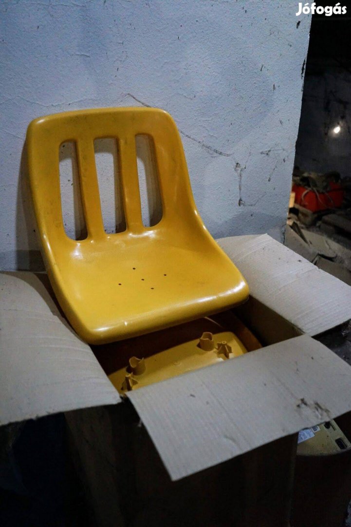 Retro műanyag székek, sárga