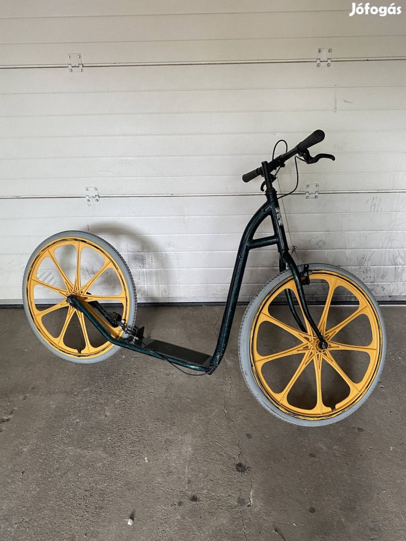 Retro nagykerekű roller