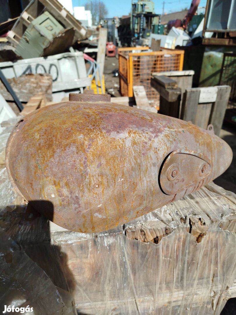 Retro nagymotor tank!