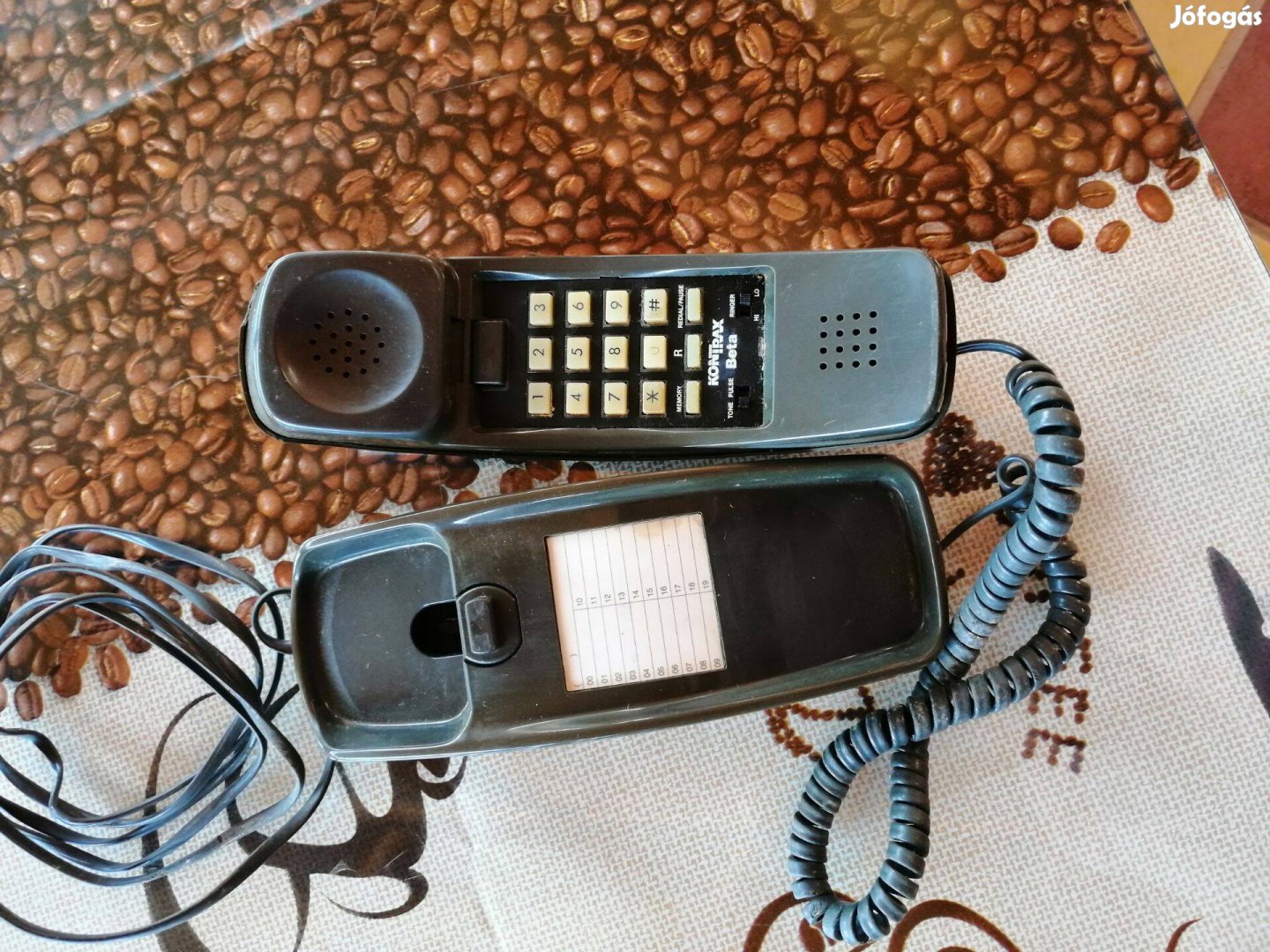 Retro nyomógombos telefon