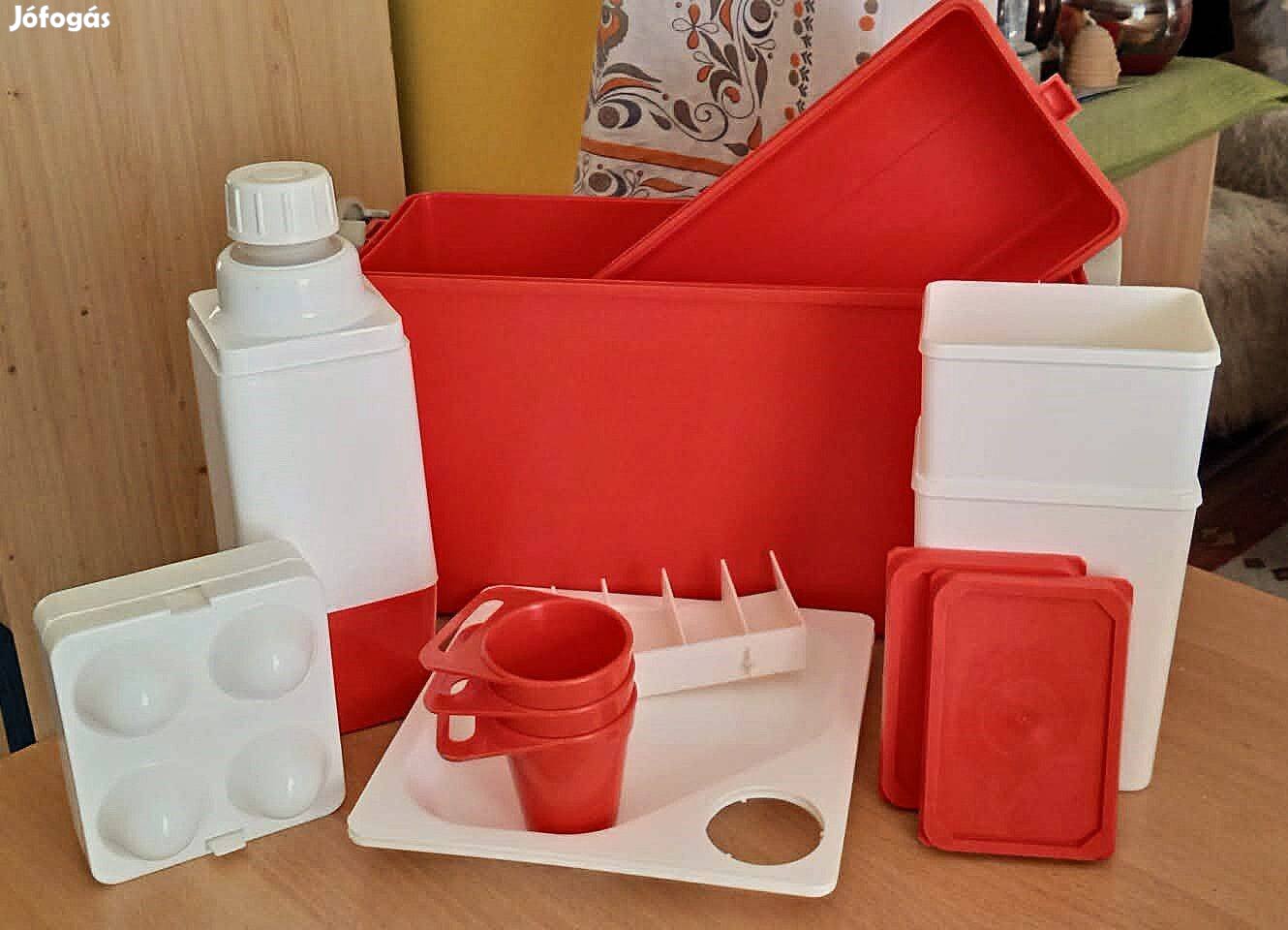 Retró olasz műanyag piknik készlet a 70-es évekből