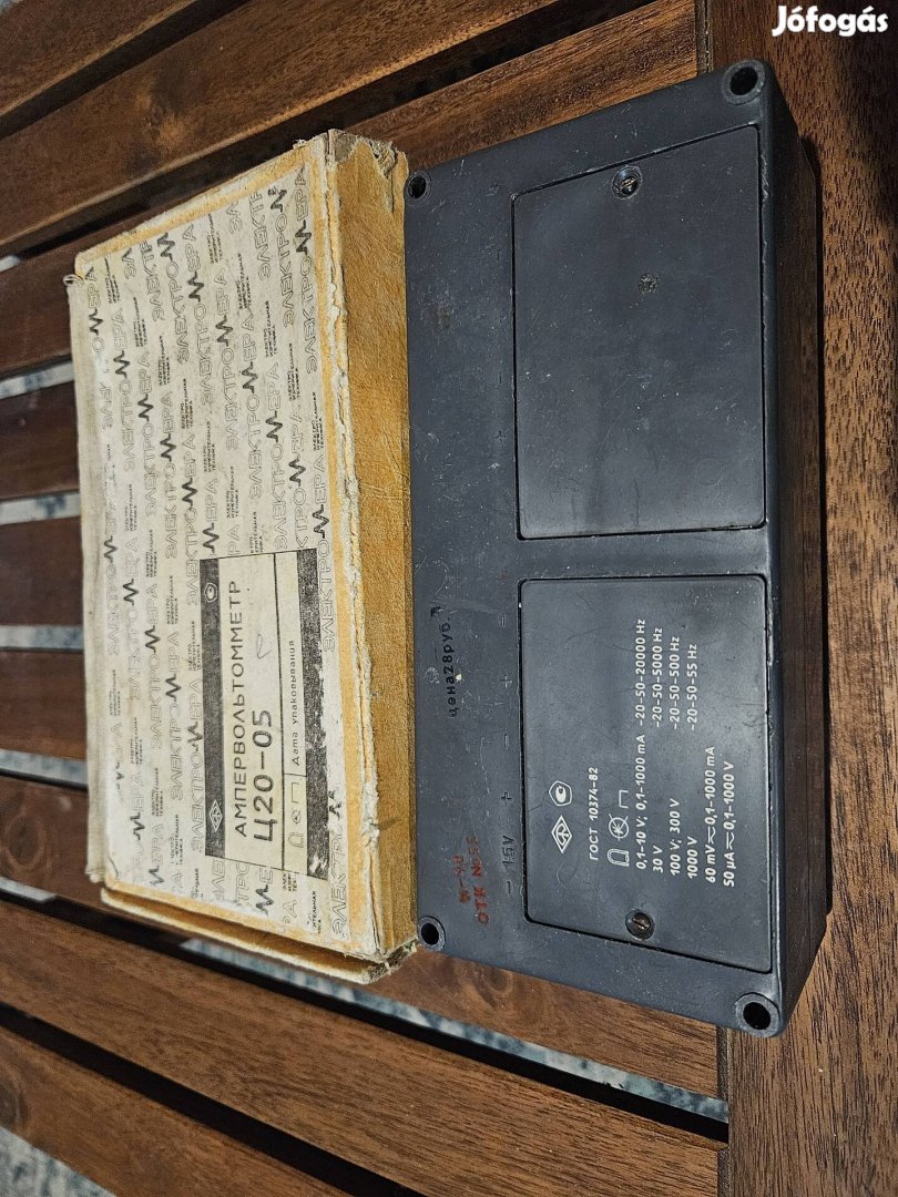 Retro orosz multiméter dobozában