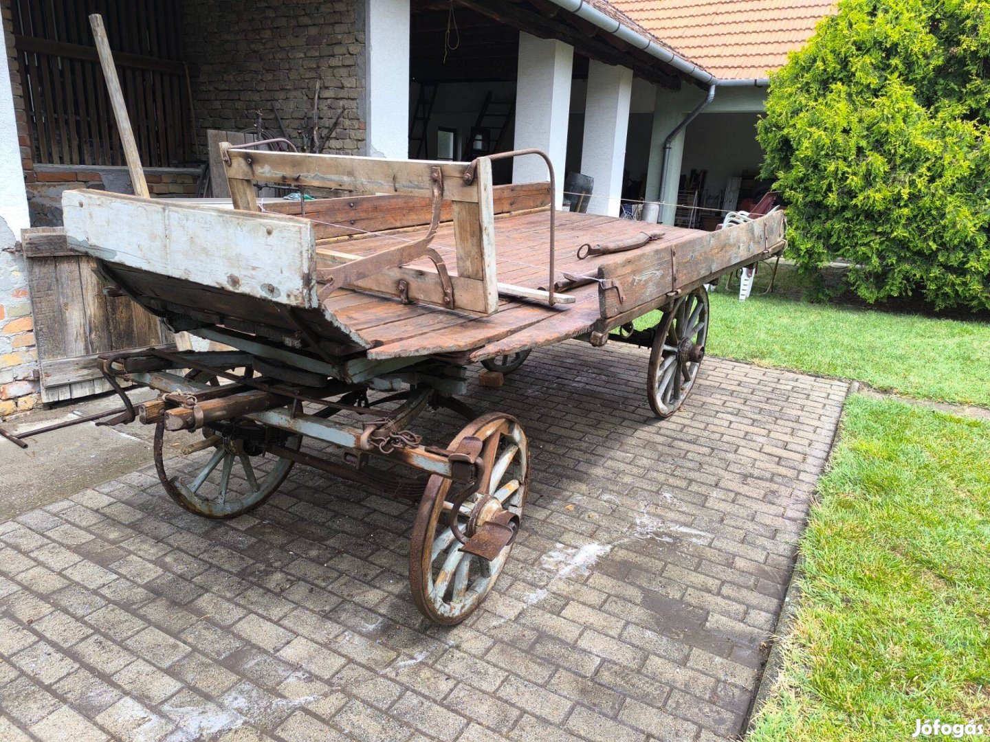 Retró piacos lovaskocsi