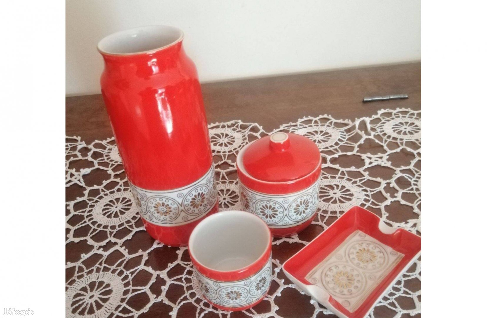 Retro piros hollóházi porcelán készlet 4 darabos