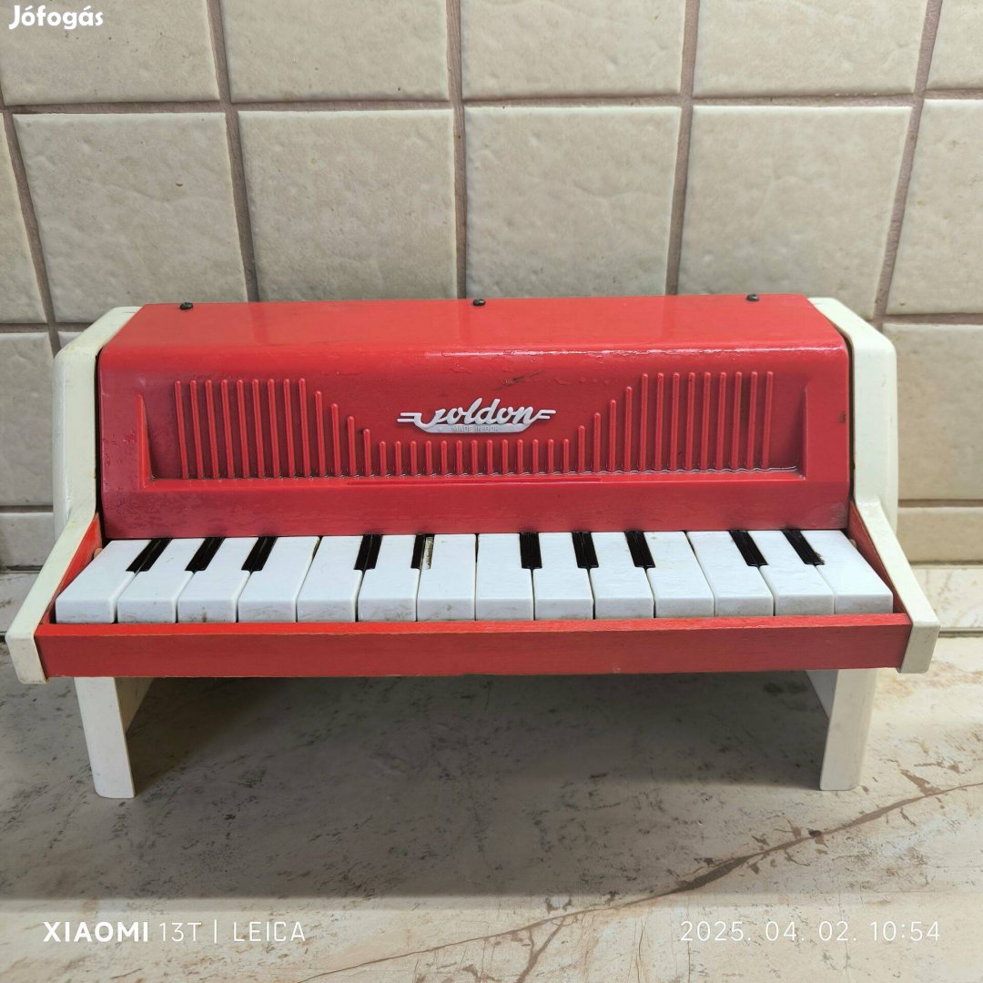 Retro piros játék zongora eladó!