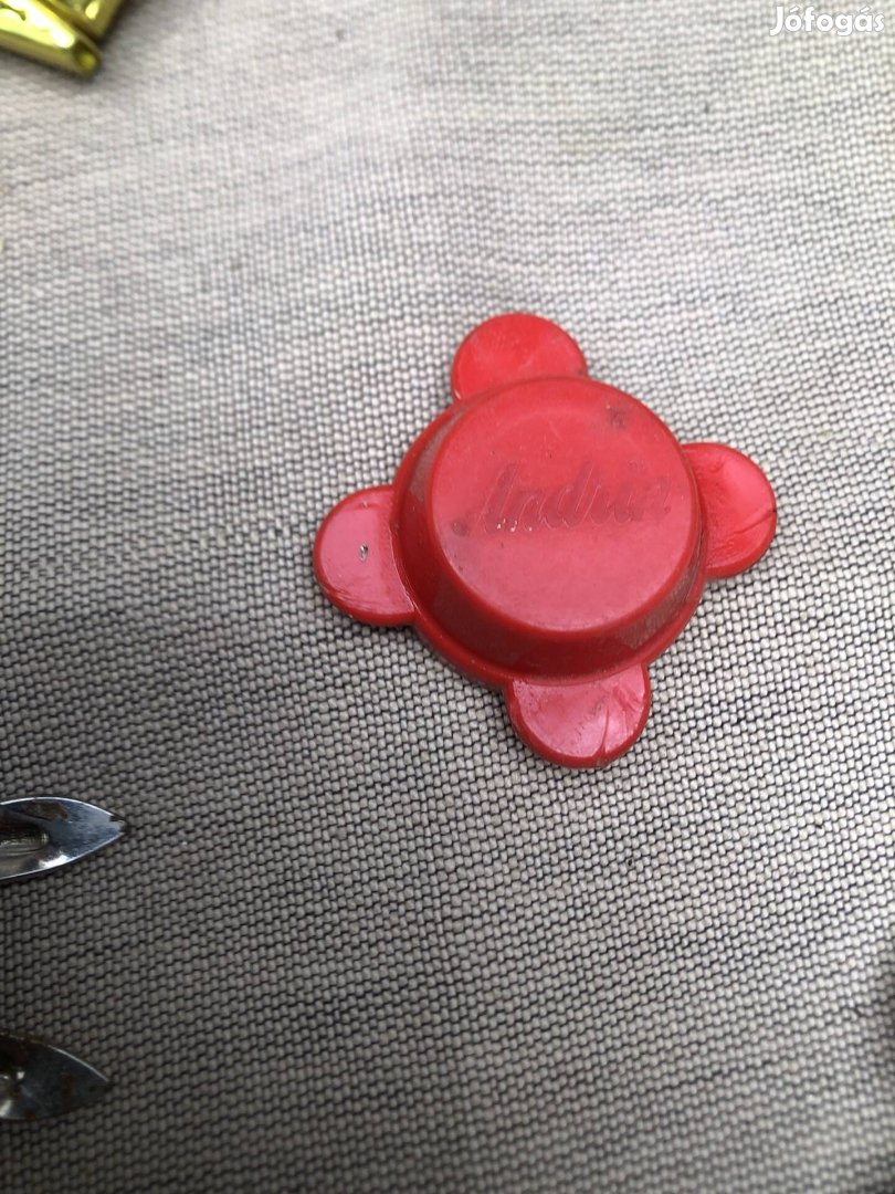 Retró piros kupak 850 Ft