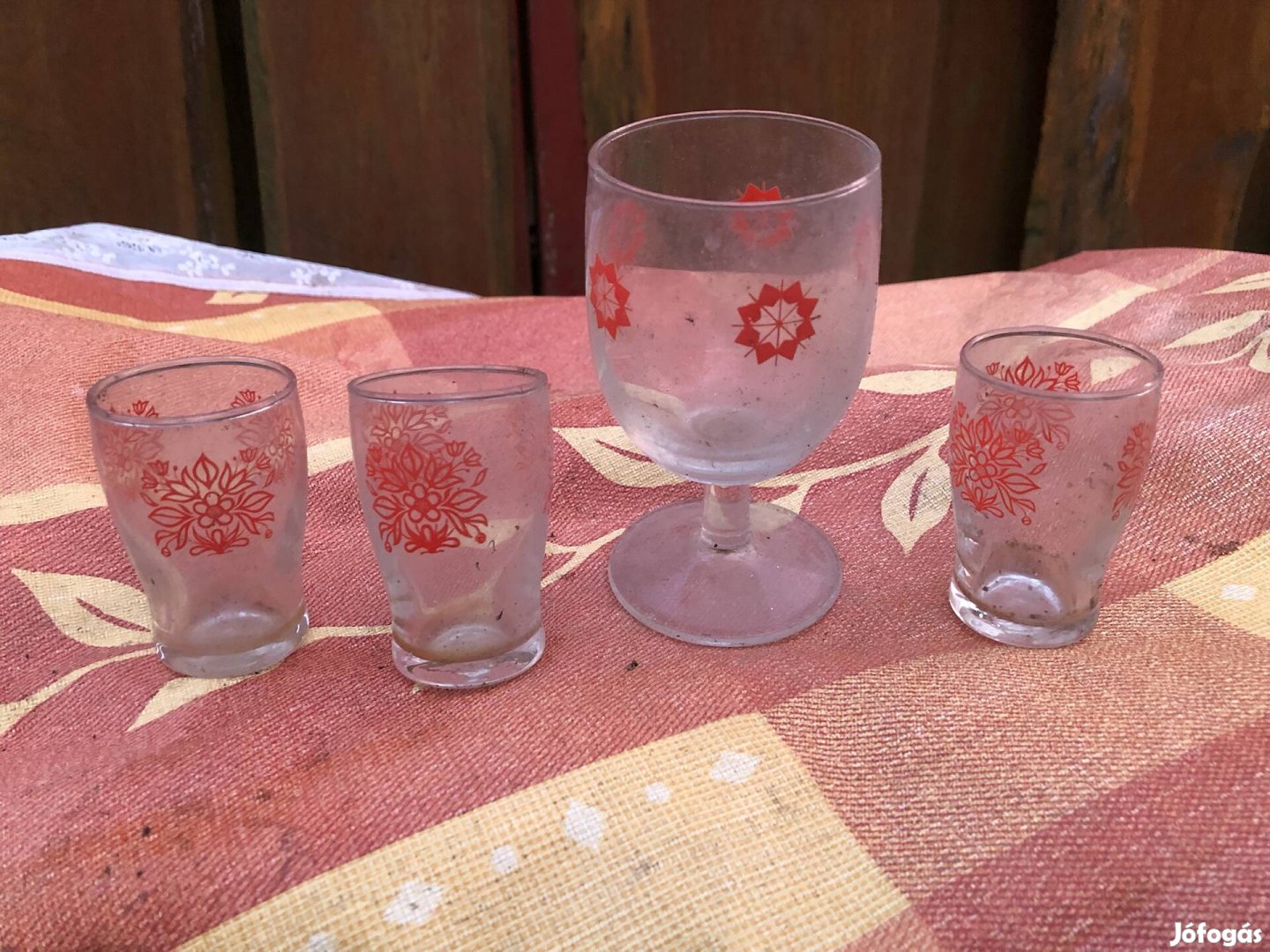 Retró pohár, piros mintás poharak egyben 1800 Ft :Lenti