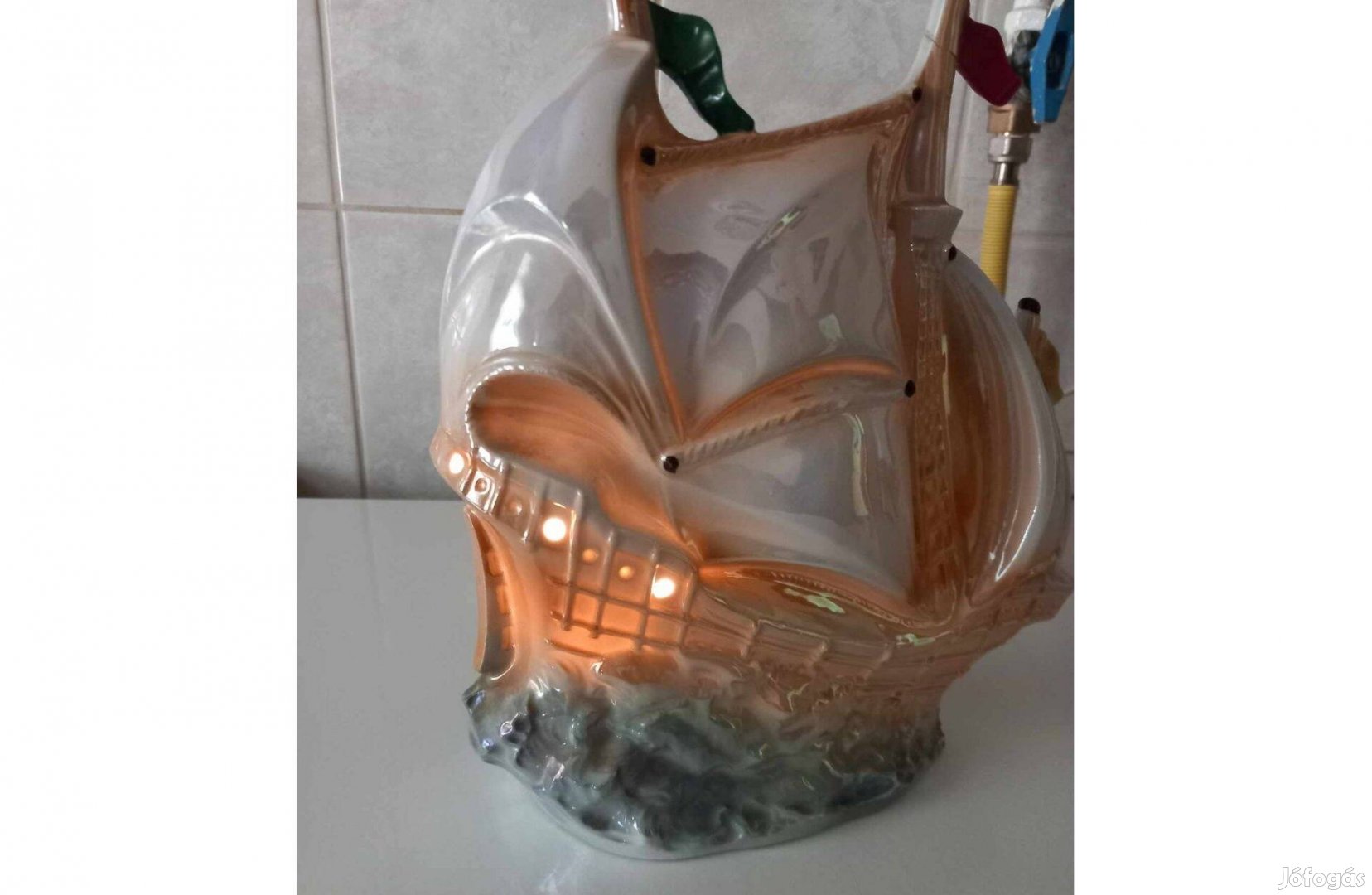 Retro porcelán asztali lámpa hajó formájú