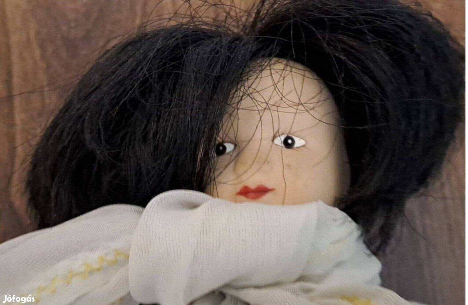 Retro porcelán baba