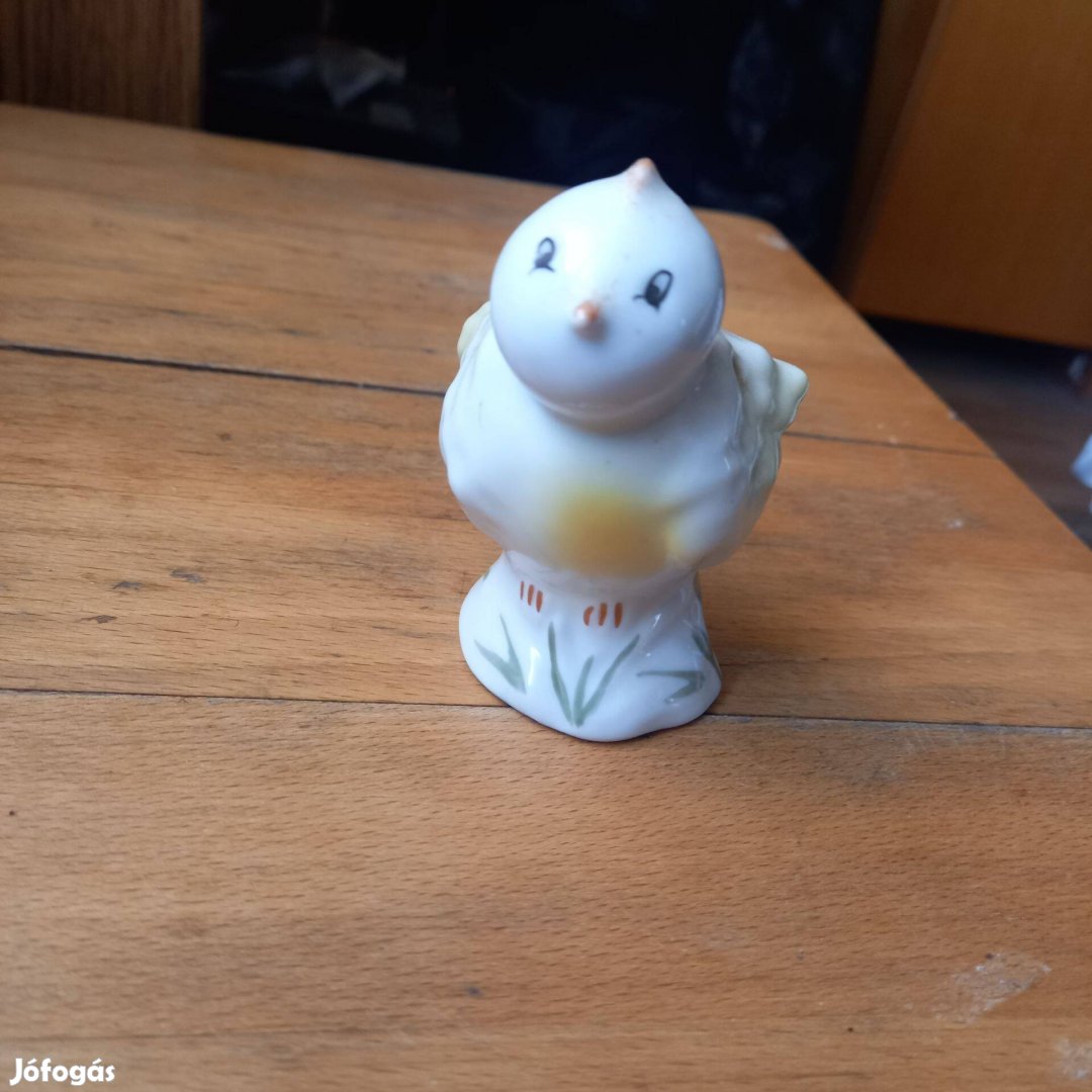 Retro porcelán csibe, festett, 8 cm magas