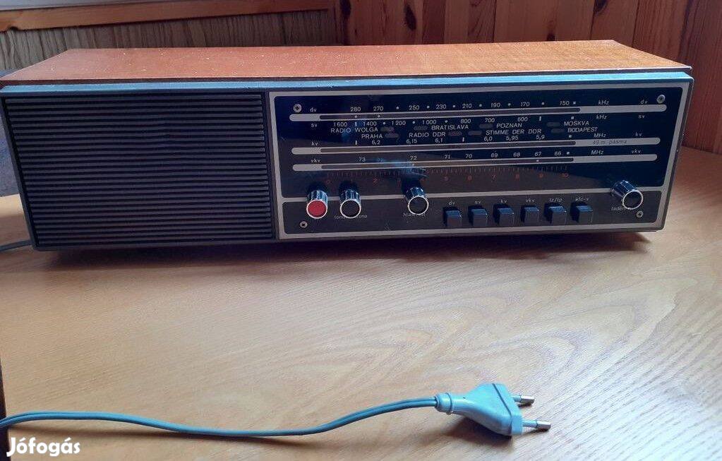 Retró rádió Gyűjtők részére eladó! Működik és szép állapotban van!