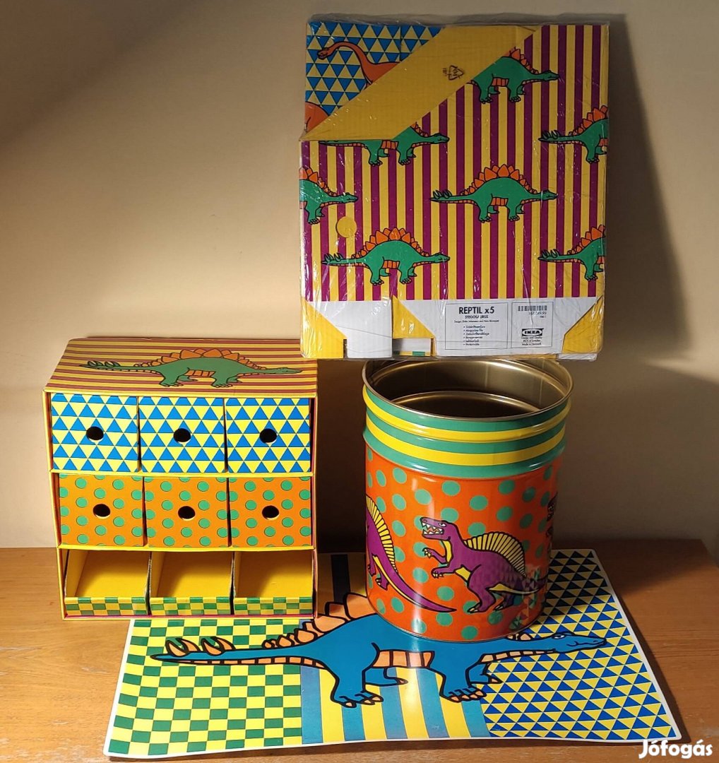 Retro régi IKEA dinós gyerekszoba kiegészítők.