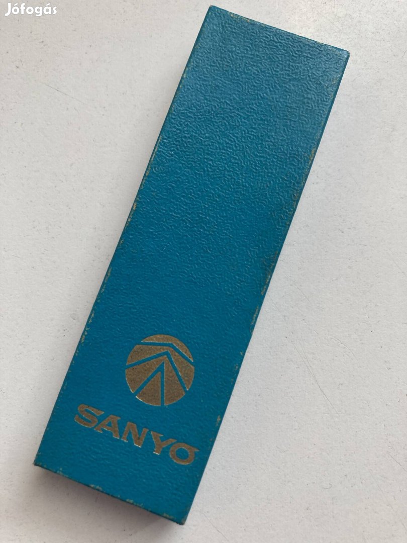Retró régi króm kulcstartó Sanyo hifi magnó lemezjátszó hangfal 1970