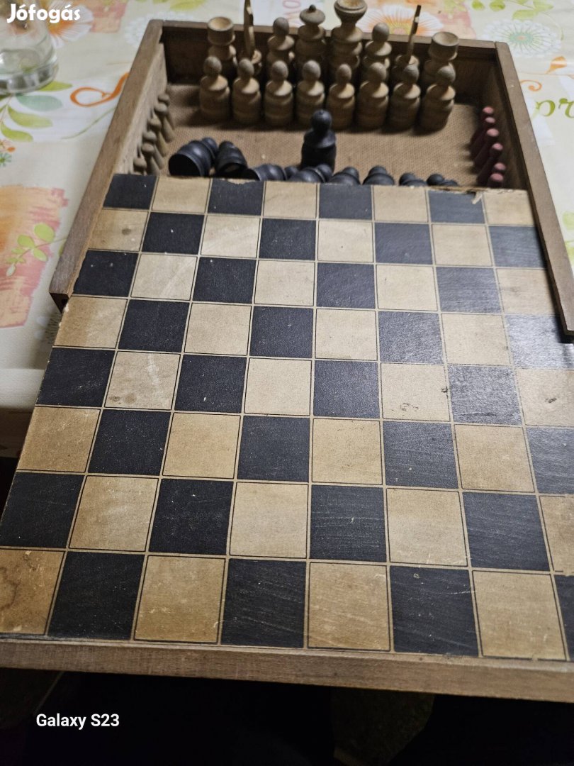 Retro sakk egyéb régi játékokkal 