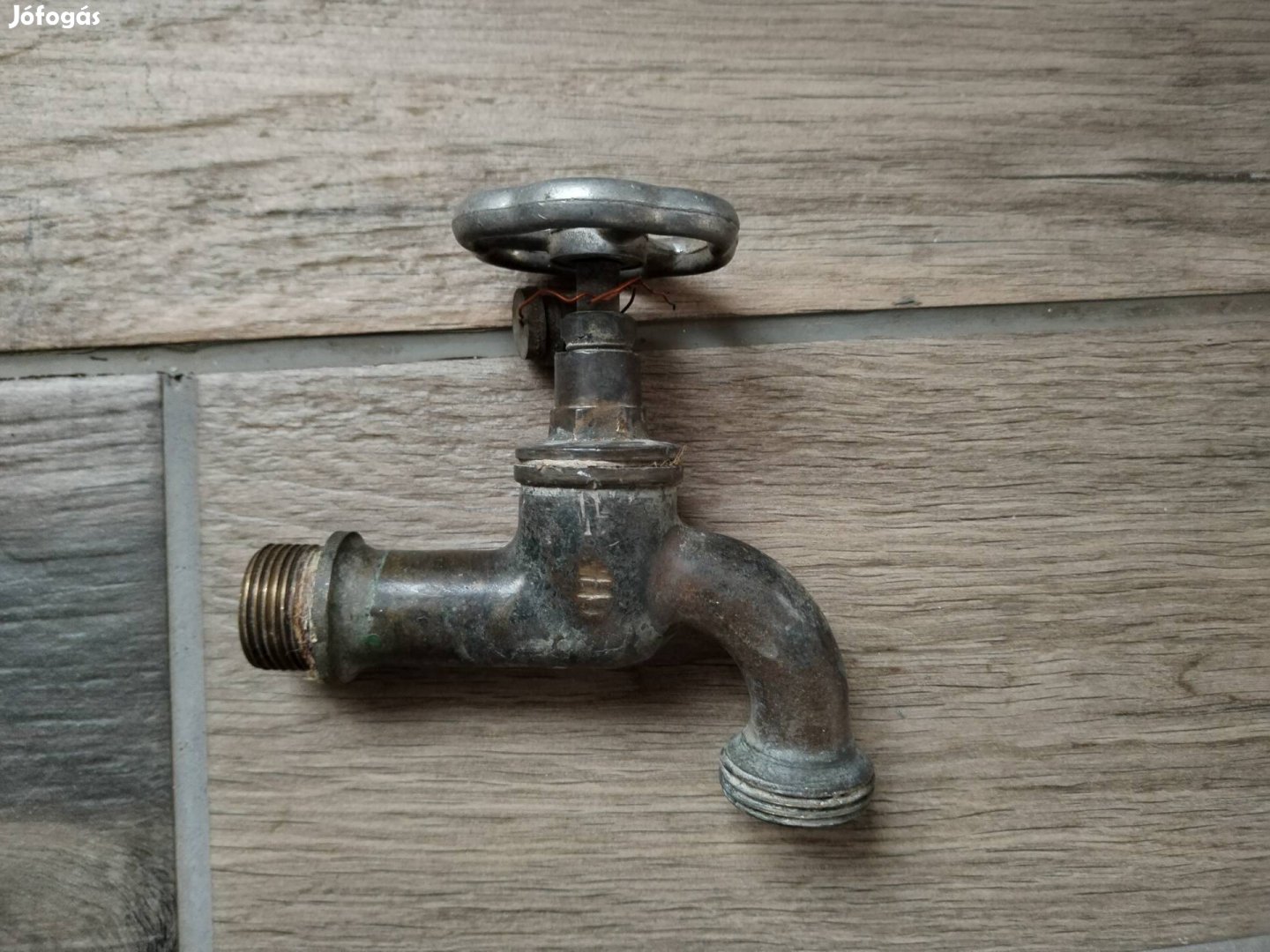 Retró sárgaréz kerti csap.