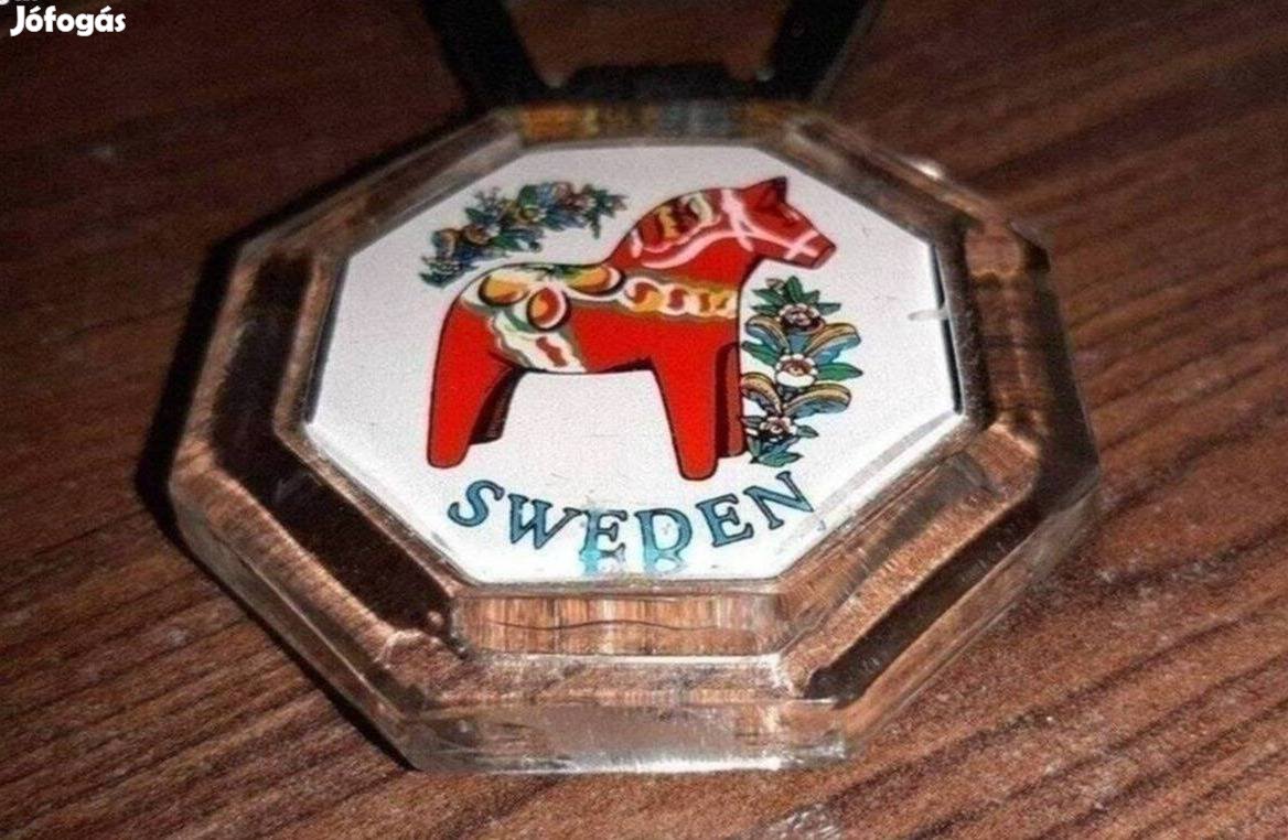 Retro svéd sörnyitó