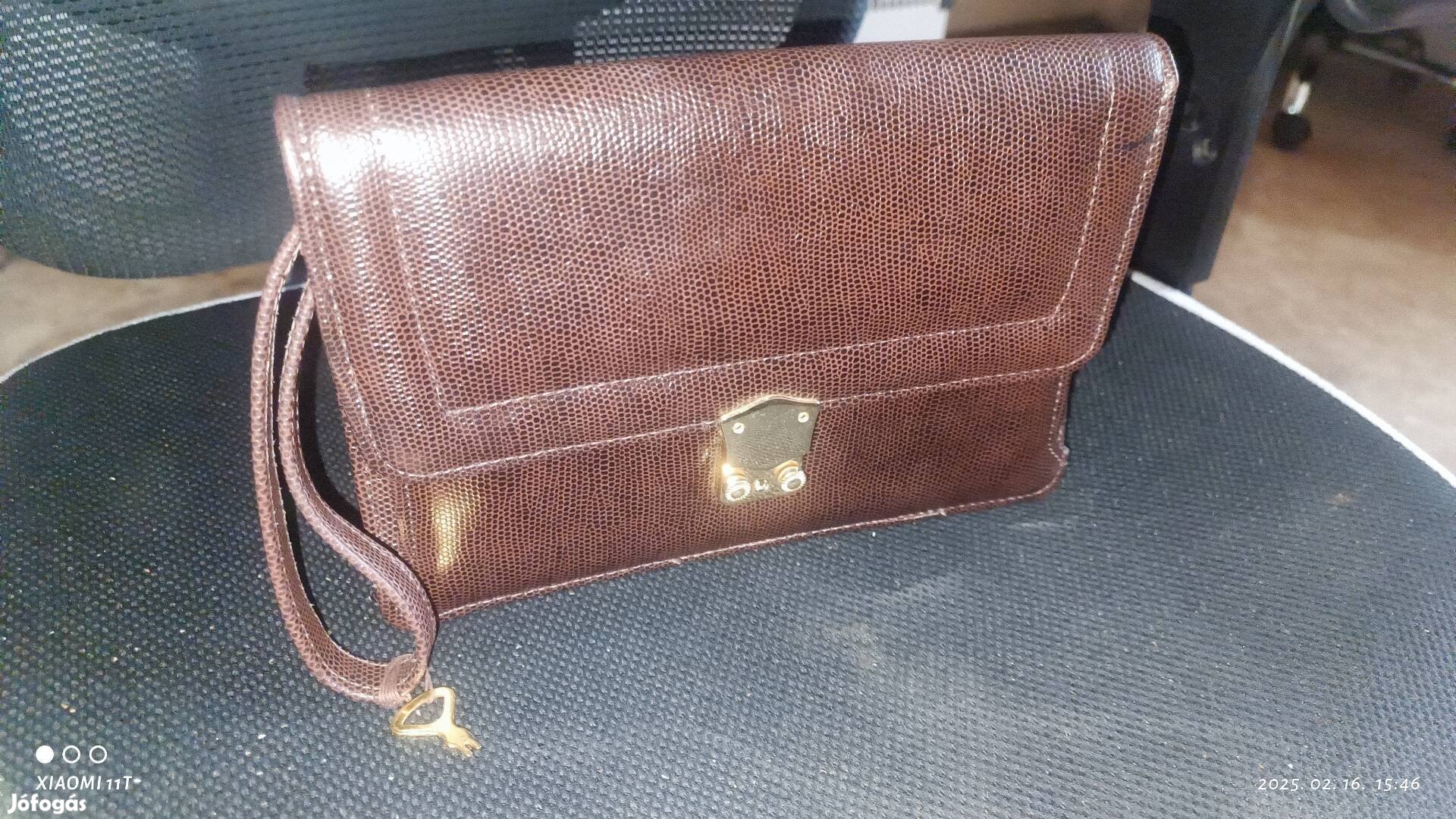 Retro tiszta új, kígyóbőr mintás kulcsos, elegáns autóstáska. Posta 
