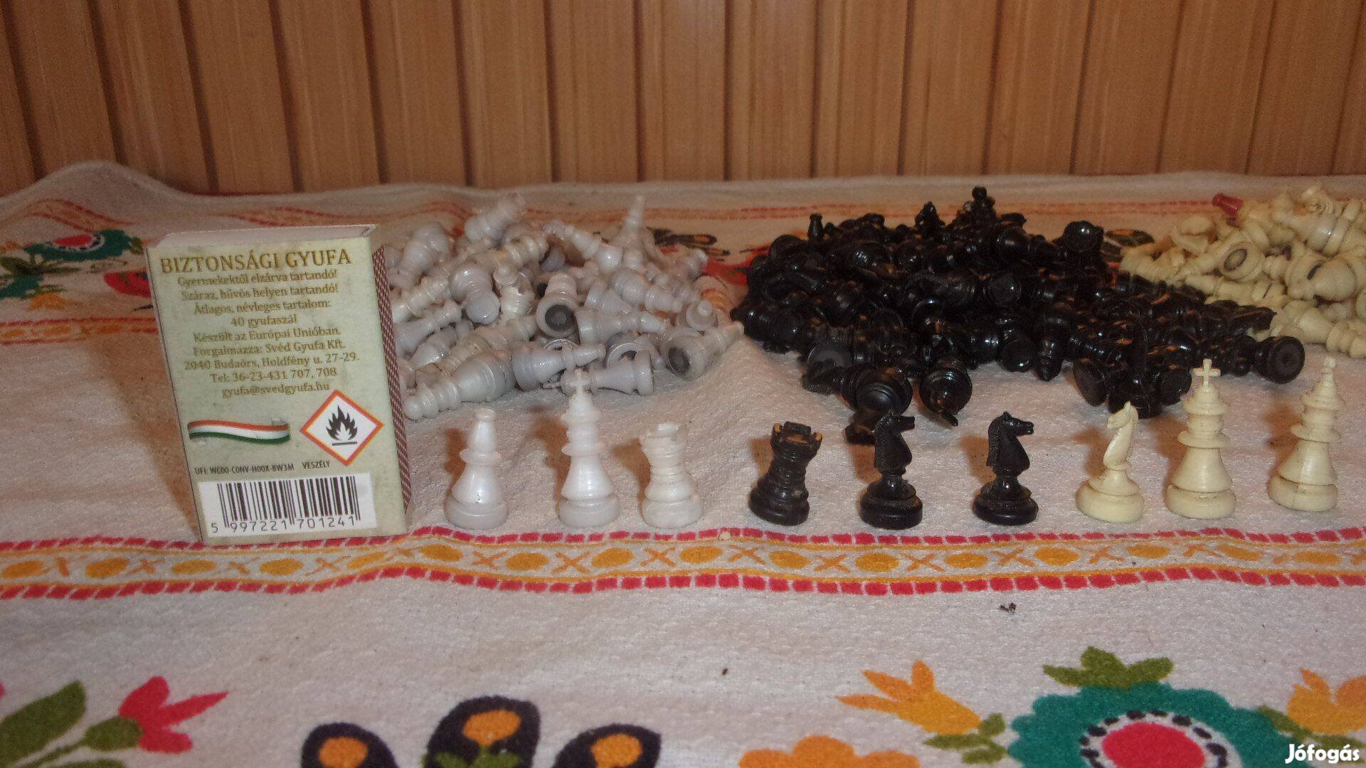 Retro utazó mini sakk figurák mágnes talpal 332 db