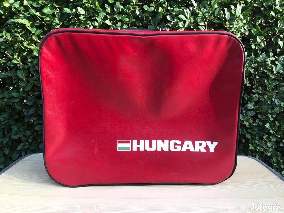Retro utazó táska Hungary felirattal