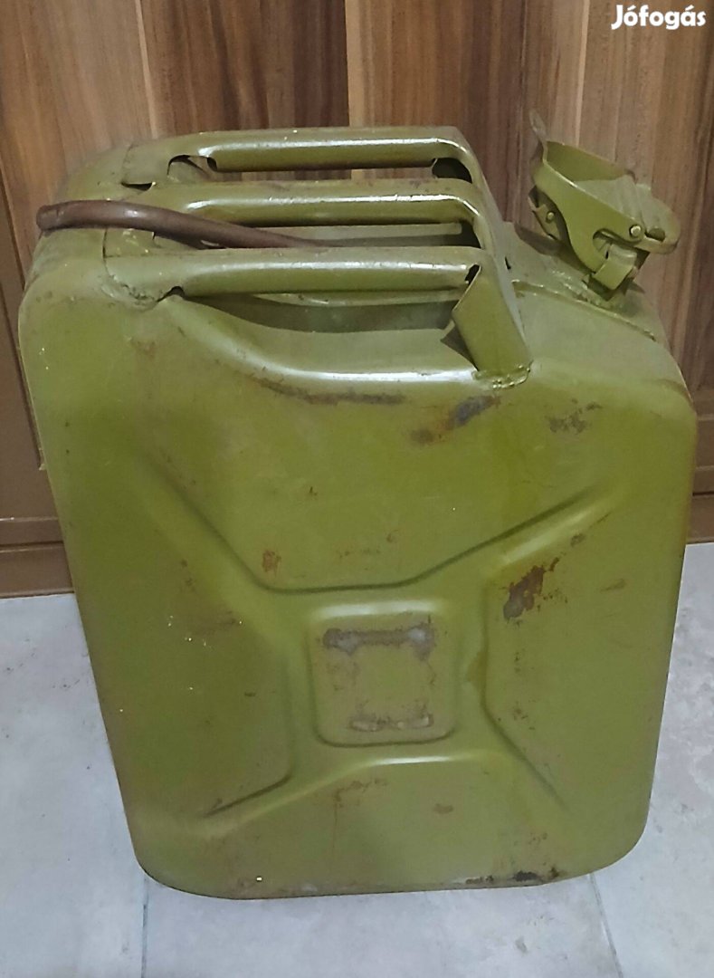 Retro üzemanyag kanna