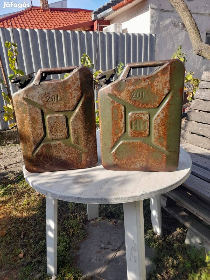 Retro üzemanyag kannák eladó