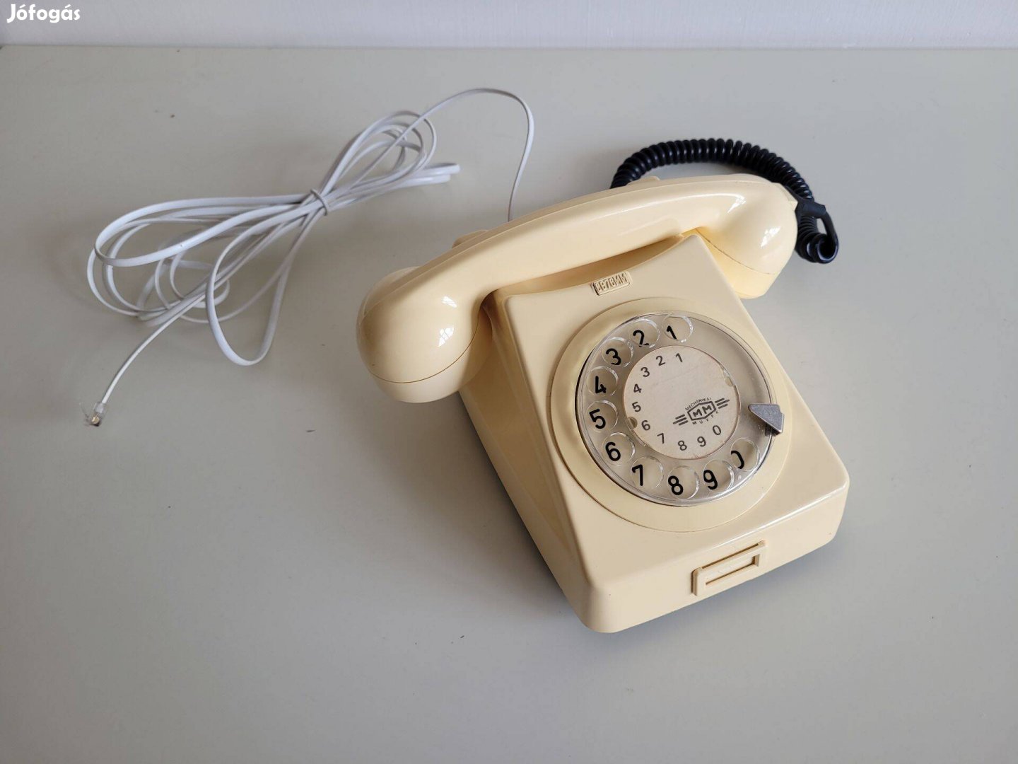 Retro vajszínű régi tárcsás telefon MM