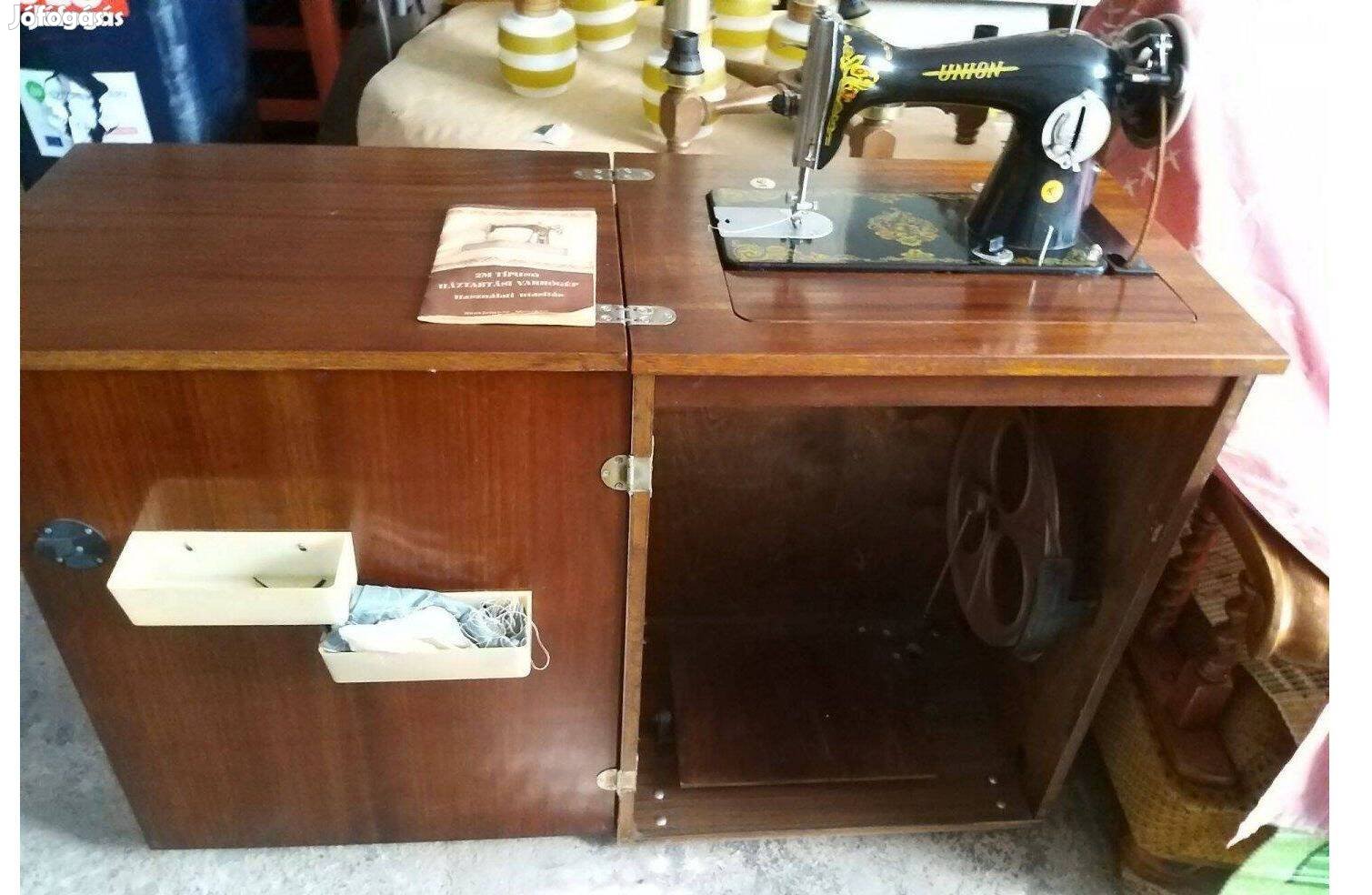Retro varrógép összecsukható asztallal