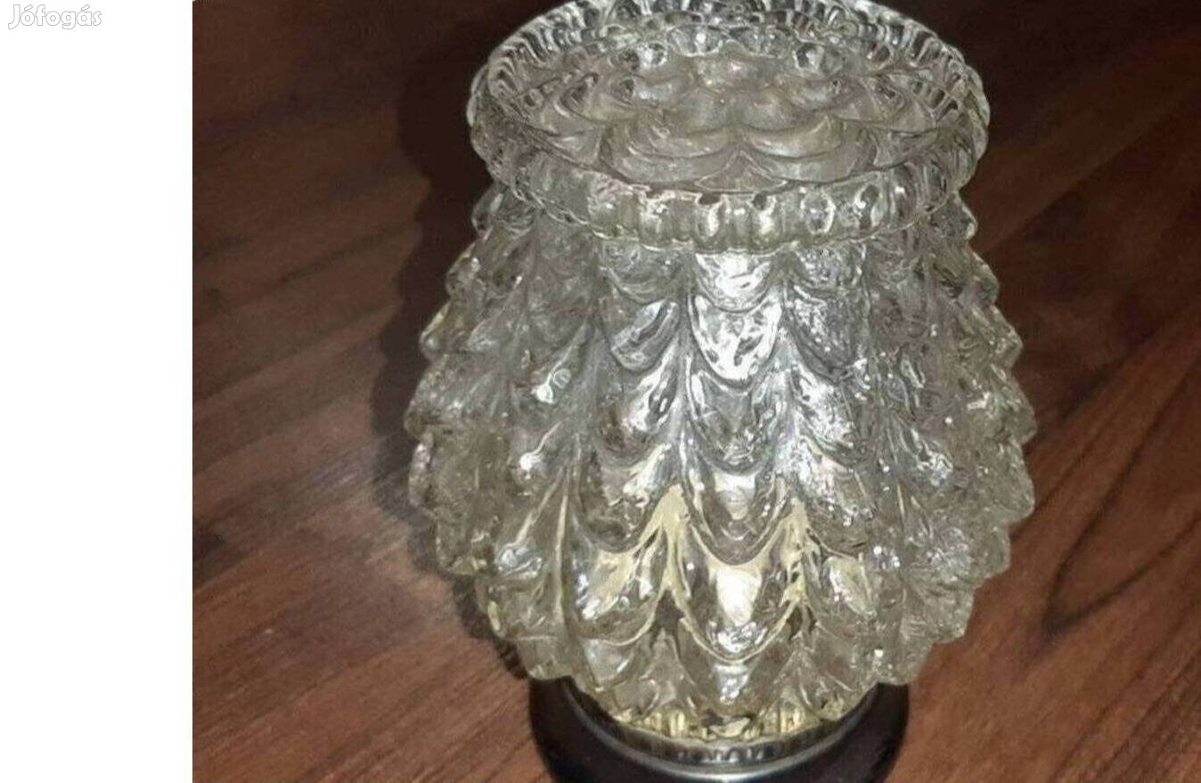 Retro váza fém peremmel vagy valaminek a burája