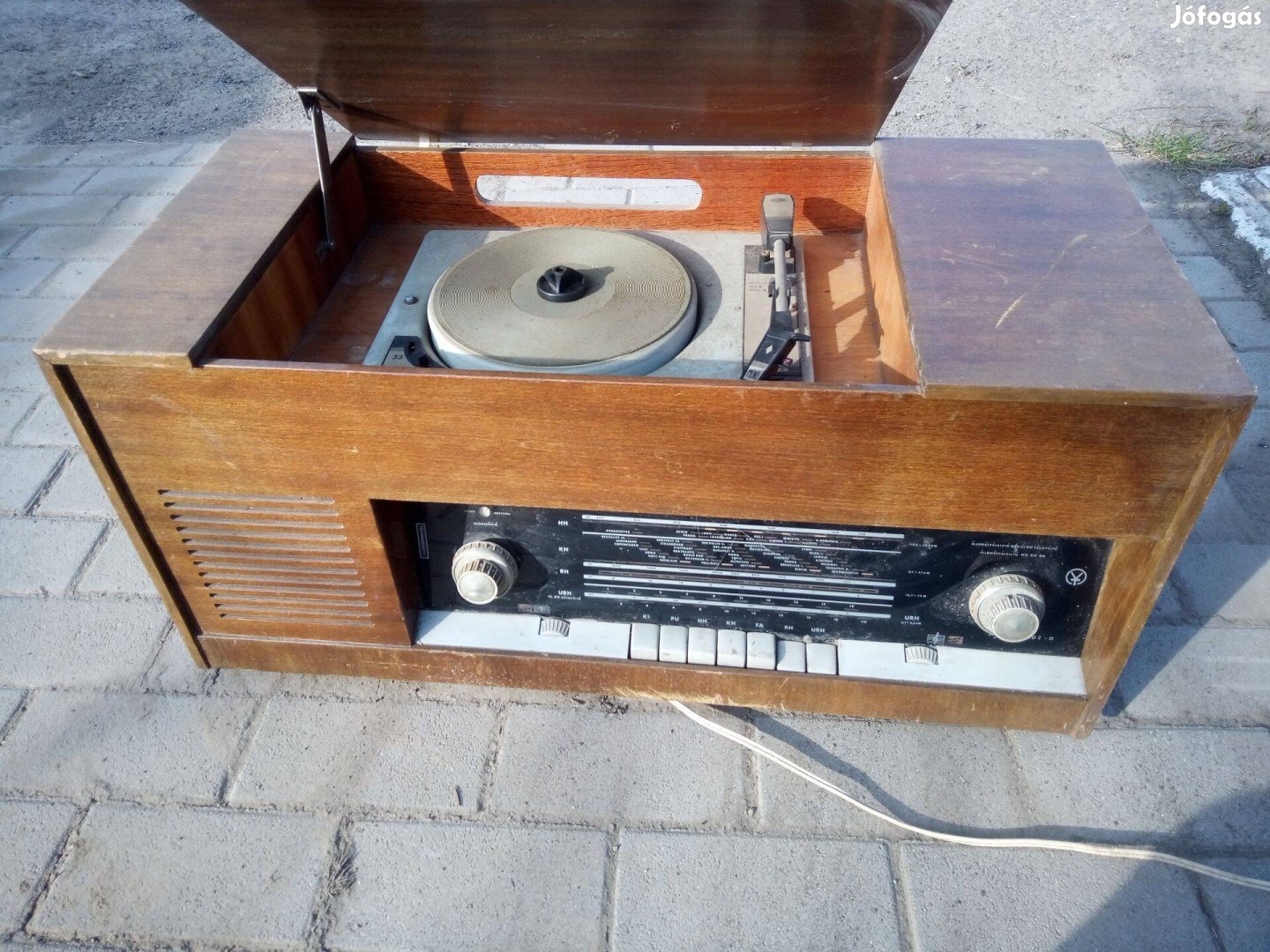 Retró veterán rádió bakelit lemez lejátszó
