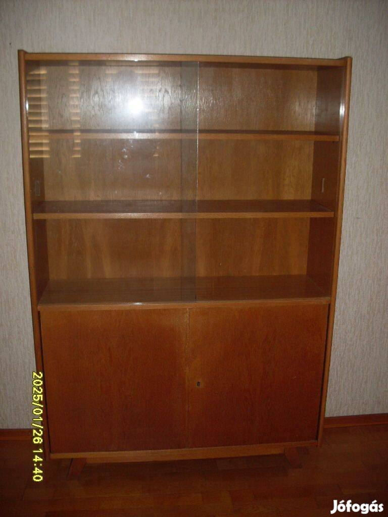 Retro világosbarna fa vitrines szekrény alul polcos zárható szekrénnye