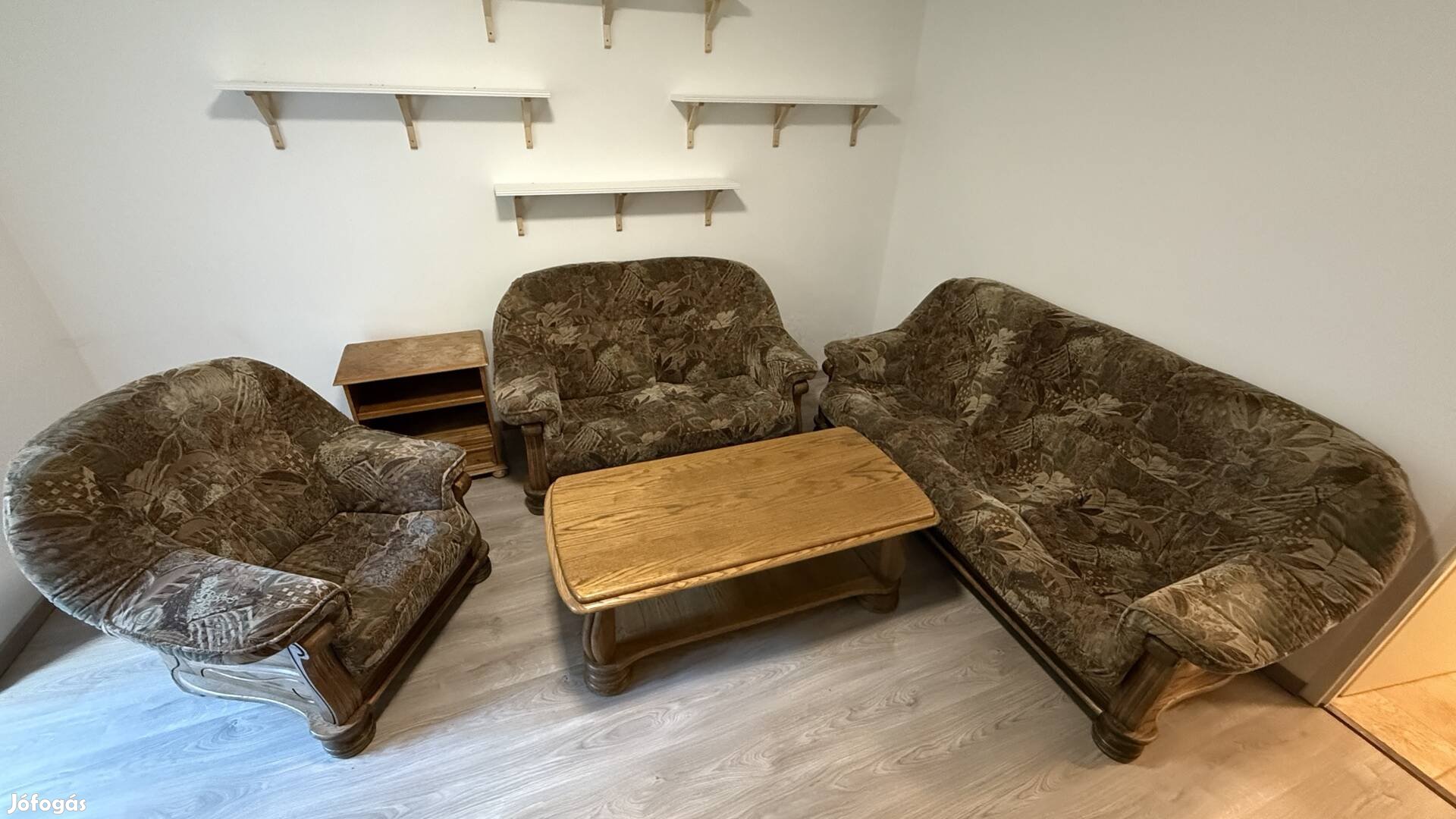 Retro vintage tölgyfa ülőgarnitúra,dohányzóasztal,kisszekrényeladó.