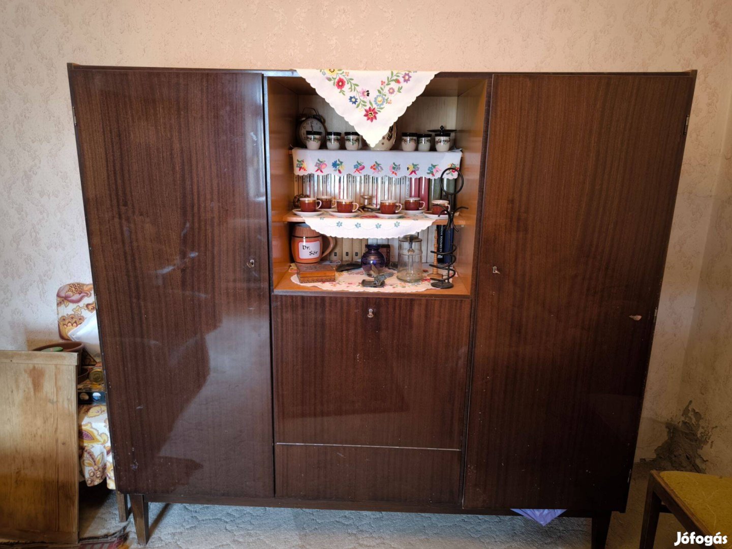 Retro vitrines szekrény