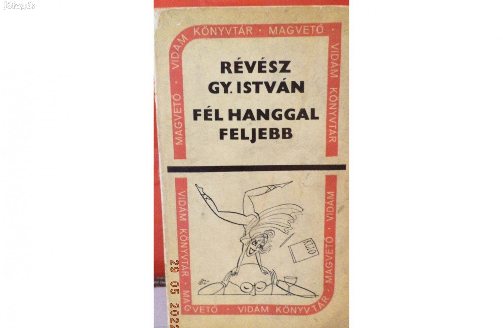 Révész Gy. István: Fél hanggal feljebb