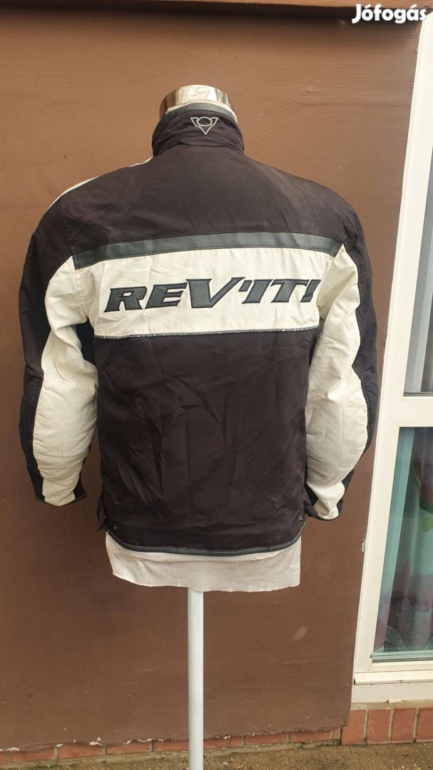 Revit kabát L