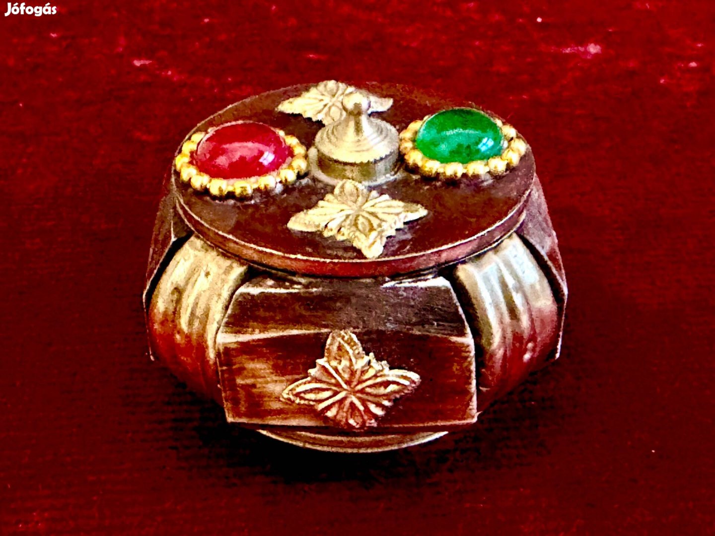 Réz csontberakással és gyöngyökkel díszített gyűrűtartó