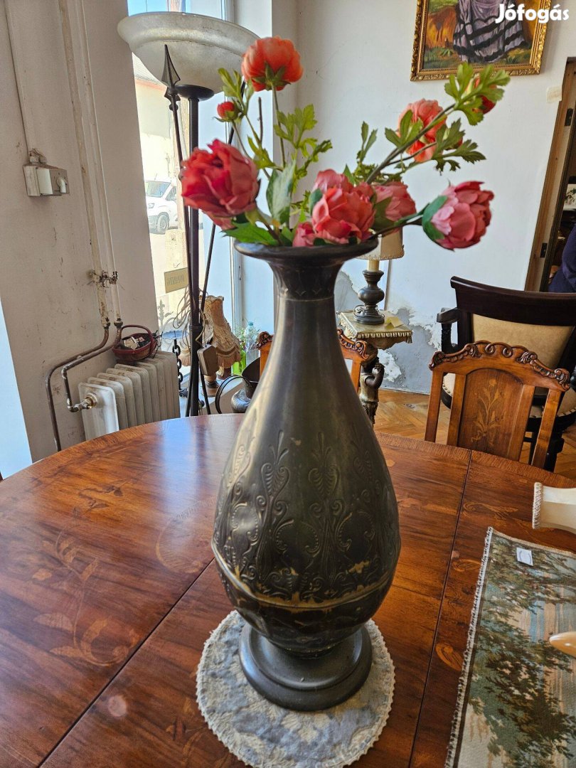 Réz váza , szép mintákkal díszítve