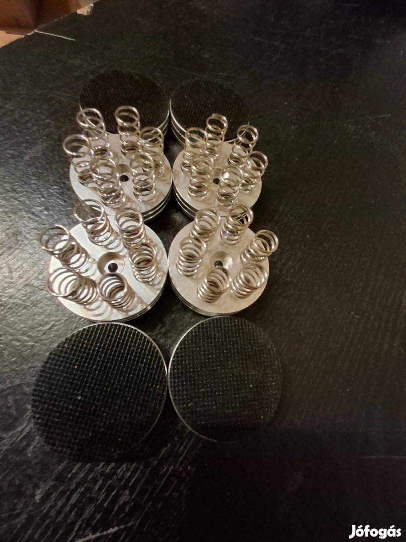 Rezgéscsillapítós rugós láb, talp