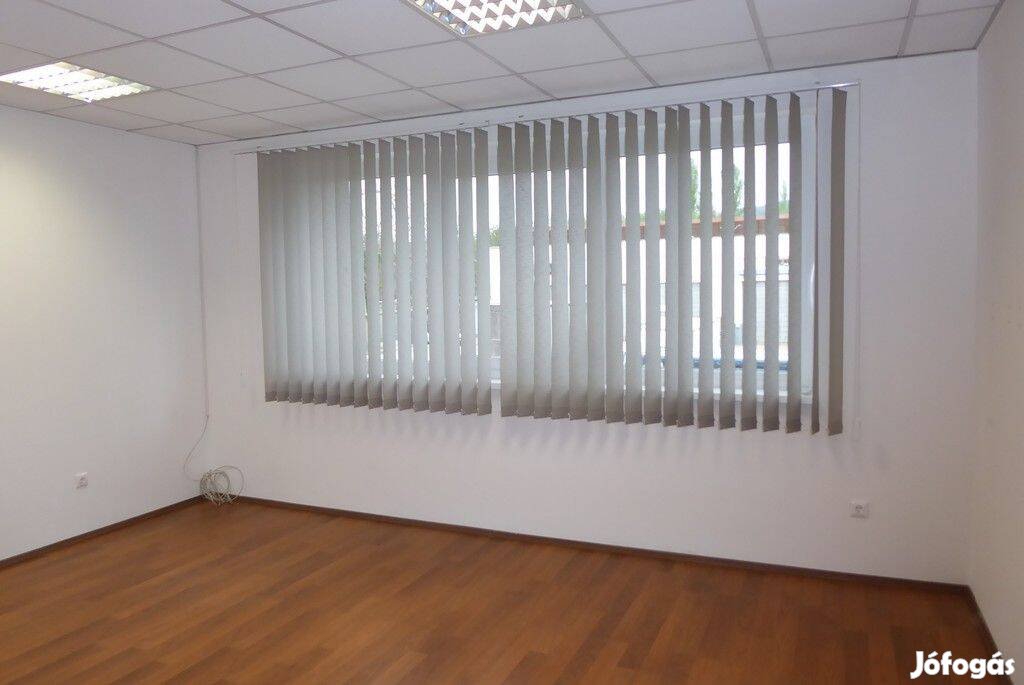 Rezsivel Együtt Ennyi A Bérleti Díj!! Klimatizált, felújított 24,8 m2-