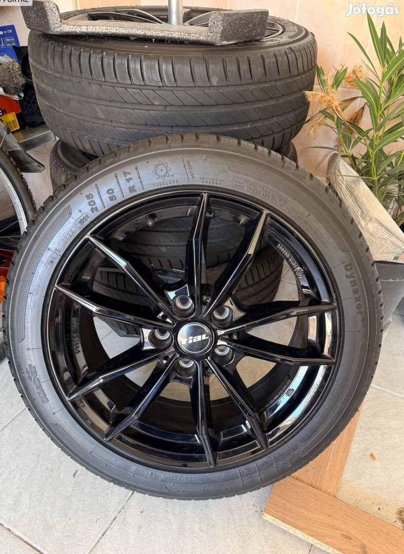 Rial X12 17-os alufelni garnitúra 20550R17-es Kléber