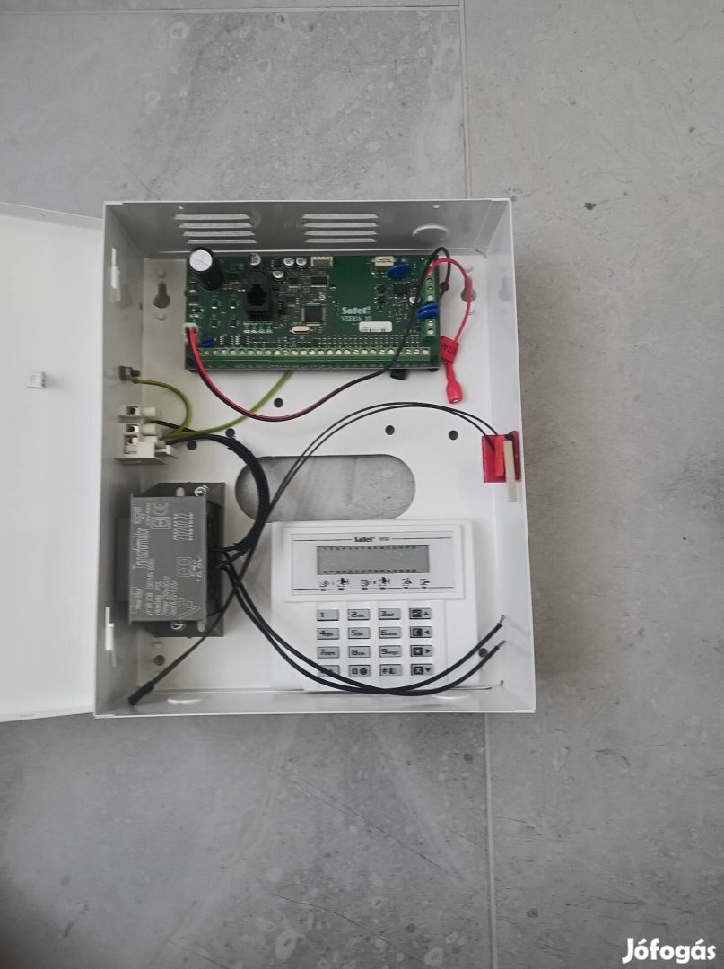 Riasztó Satel Versa 10 Szettben!