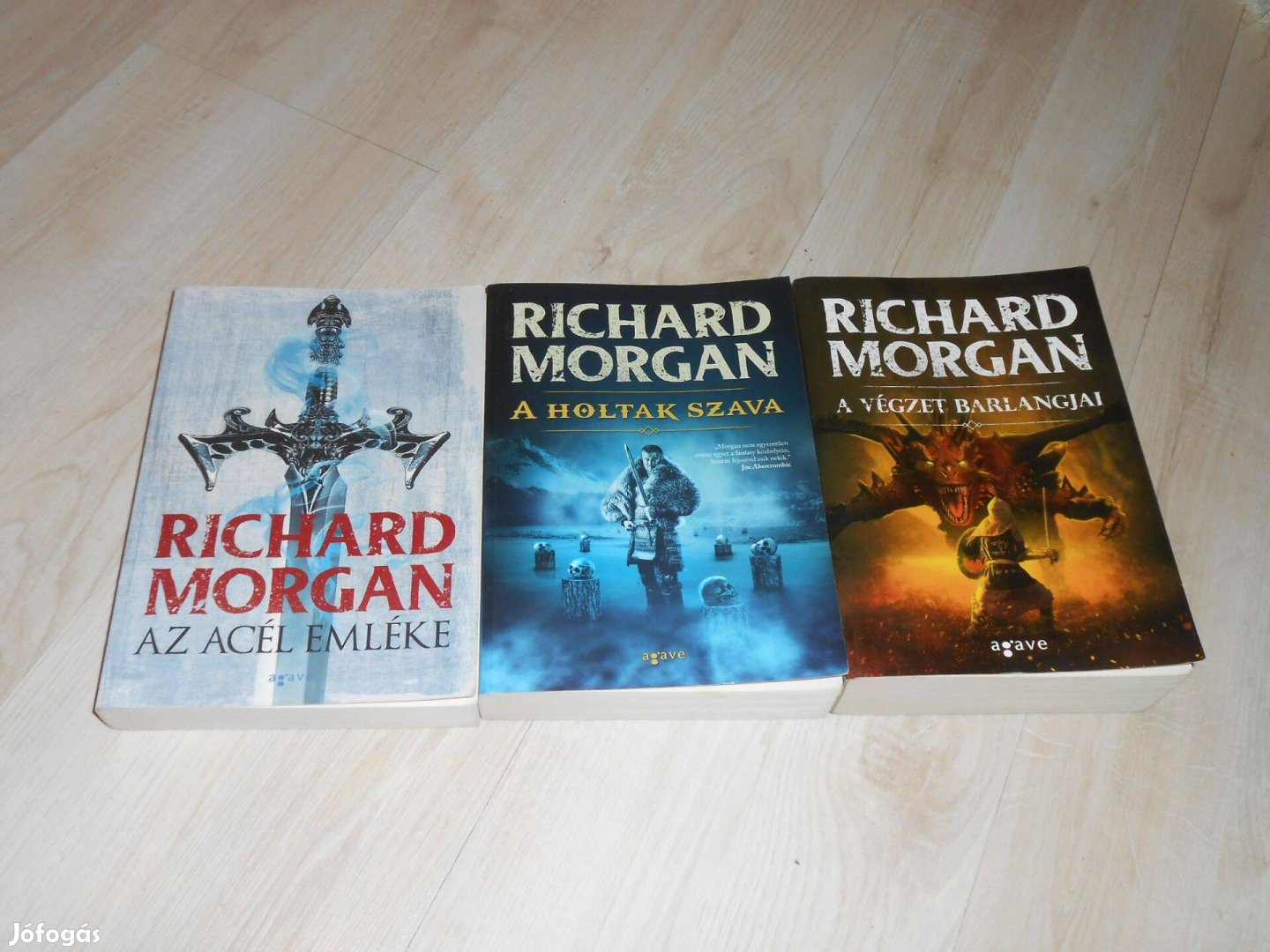 Richard Morgan: Hősöknek való vidék trilógia