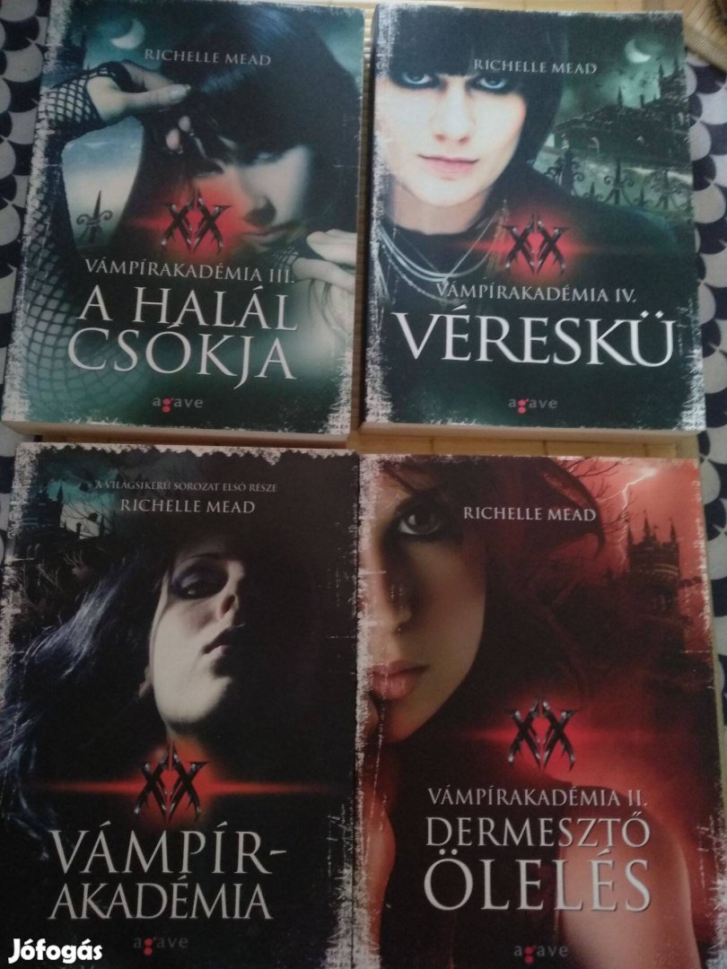 Richelle Mead : Vámpírakadémia 1-4