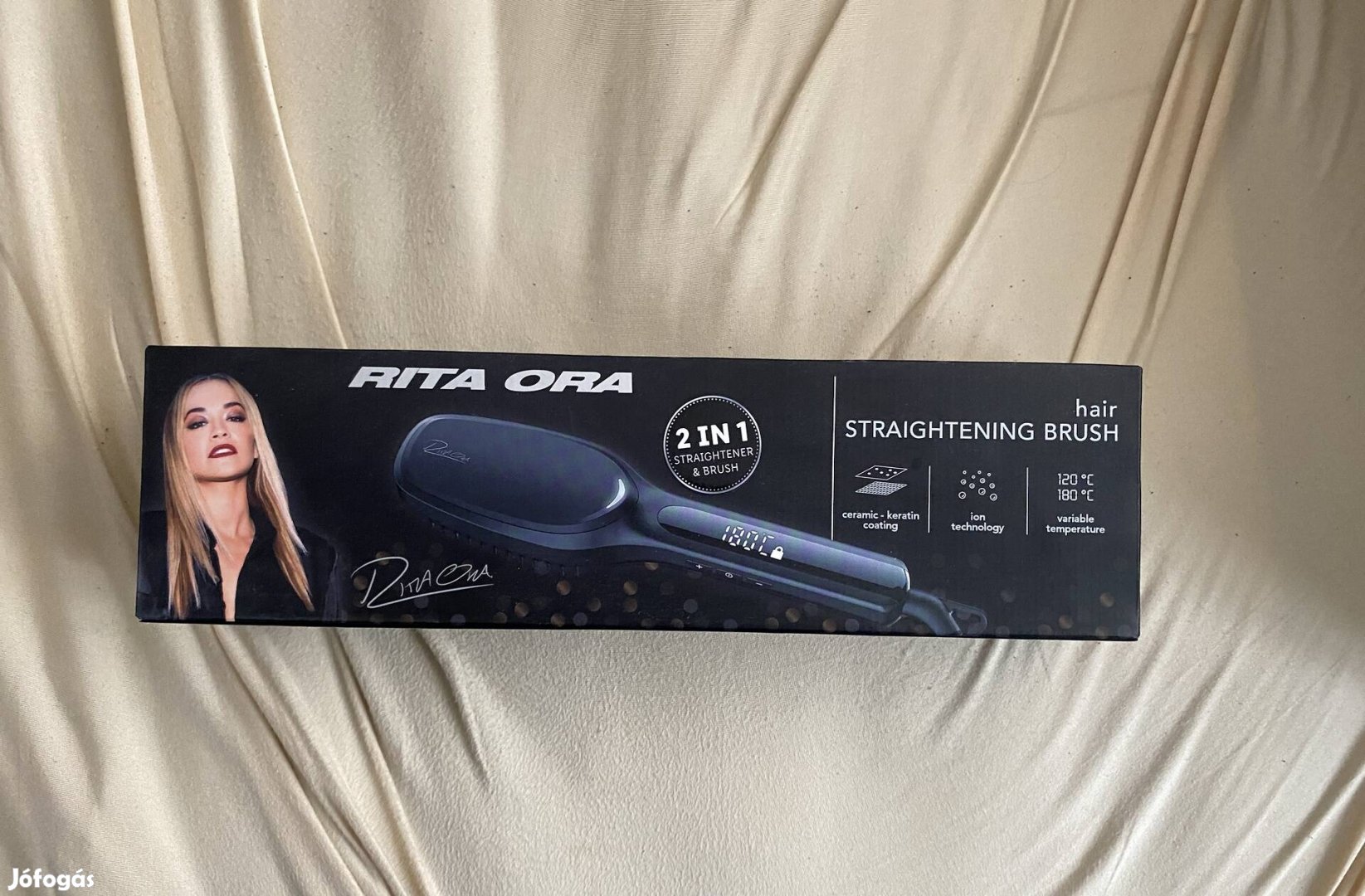 Rita Ora hajegyenesítő kefe