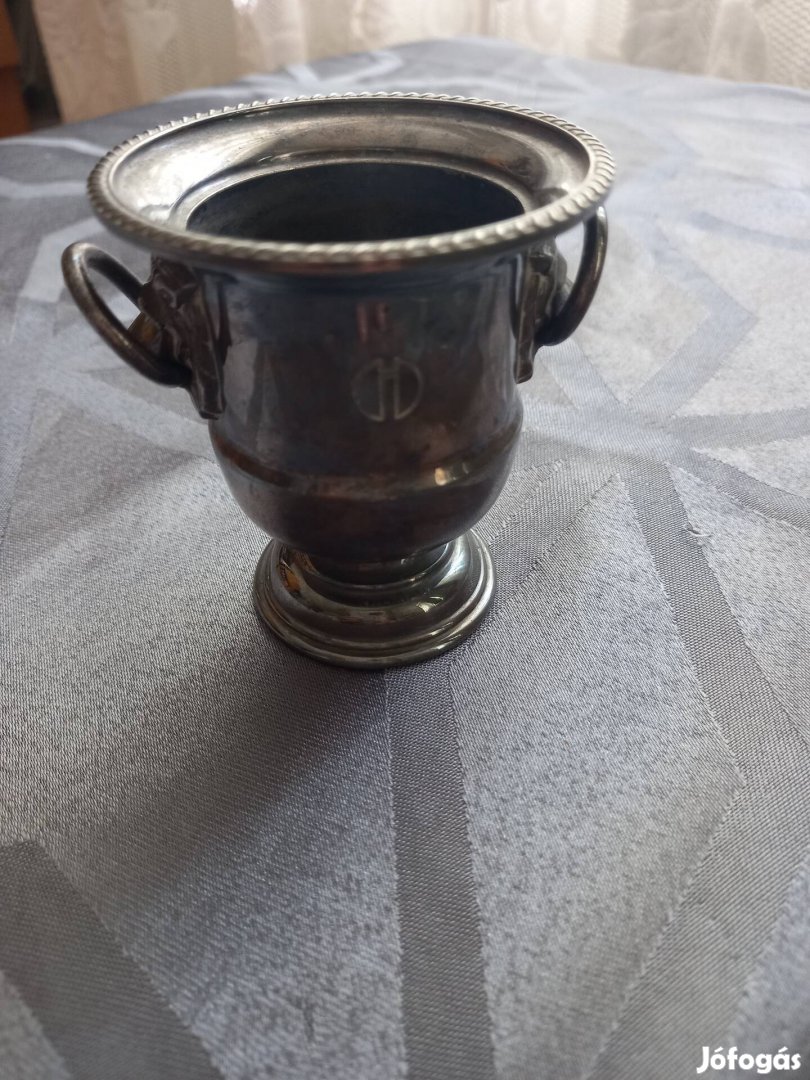 Ritka Miniatűr angol serleg - ezüstözött, oroszlánfejes füllel