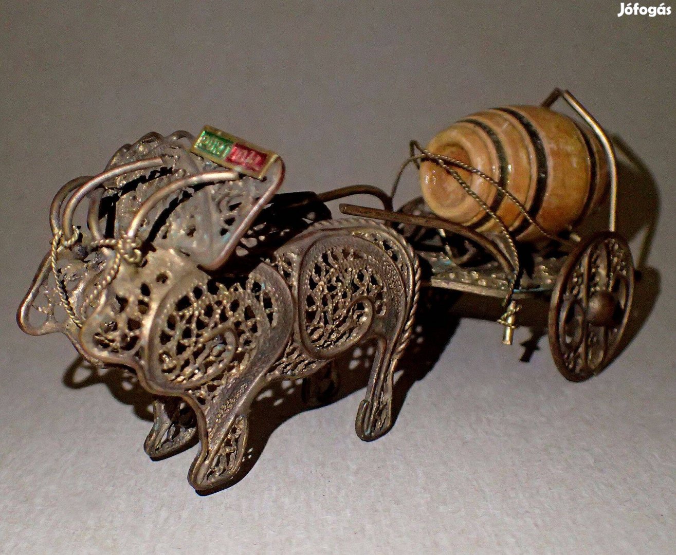 Ritka vintage portugál mini miniatűr réz csipke fém bika szekér fogat