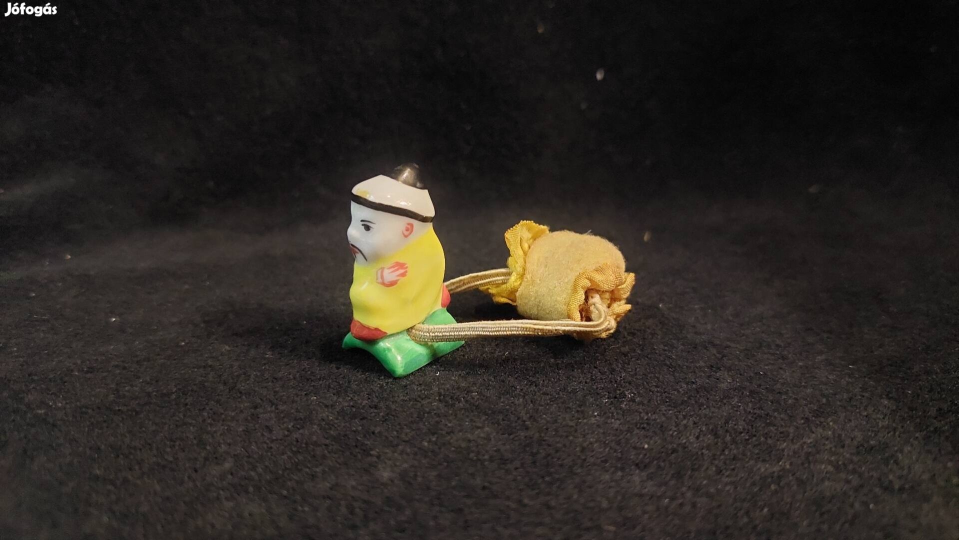 Ritkább, miniatűr Hetendi porcelán, keleti alak figura