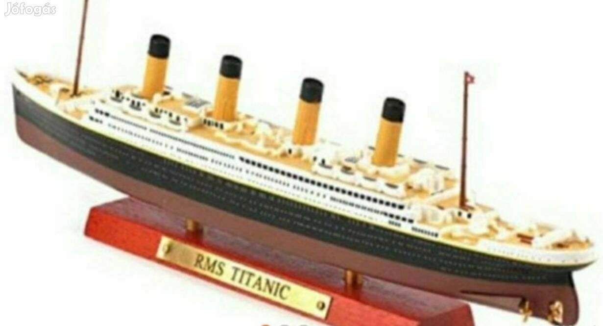 Ritkaság ! Titanic hajó modell talpazaton és díszdobozban