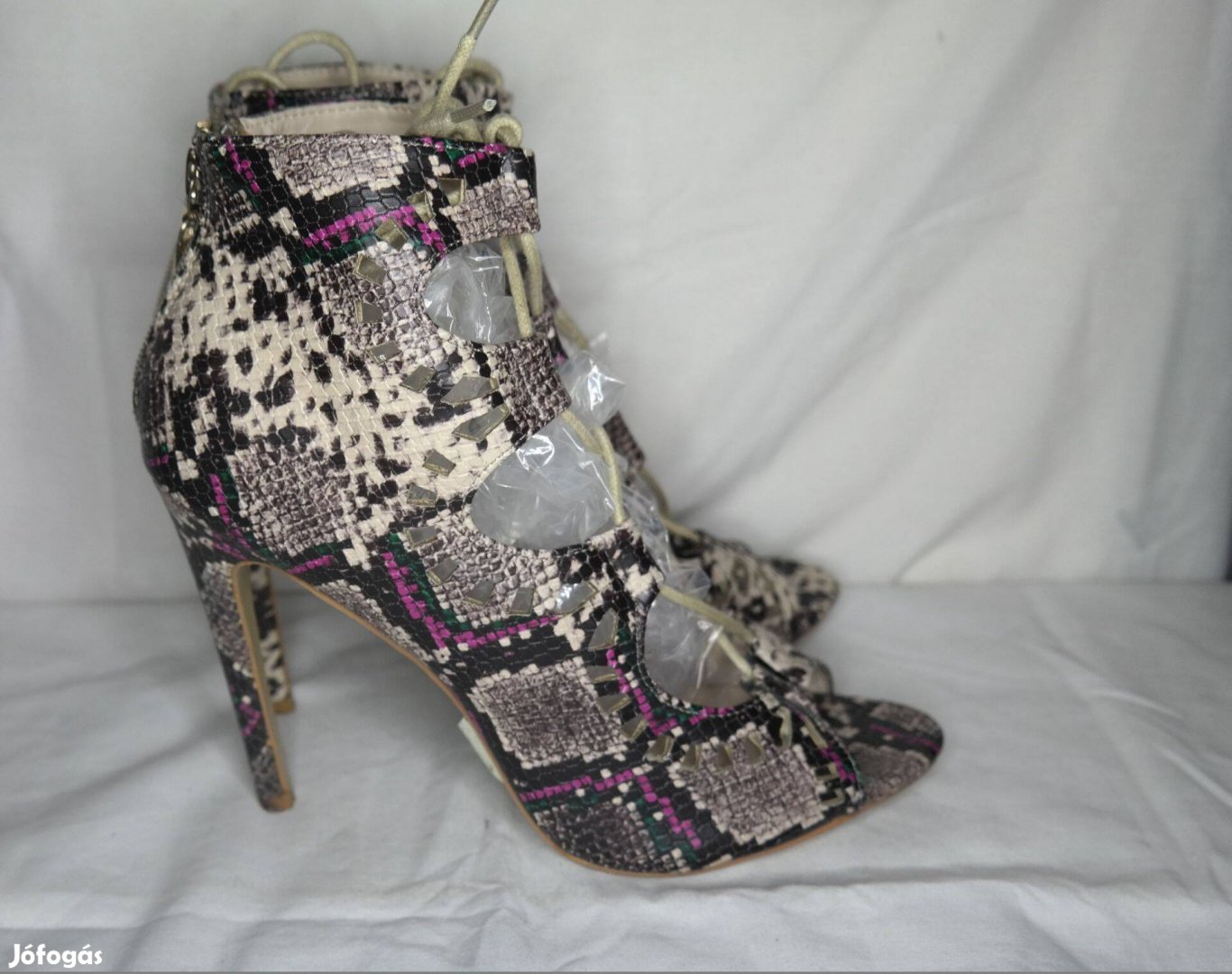 River Island Red Kiss magassarkú cipő